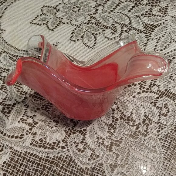 Murano-style art glass wave cranberry/pink bowl with a waffle bottom - Picture 2 of 12